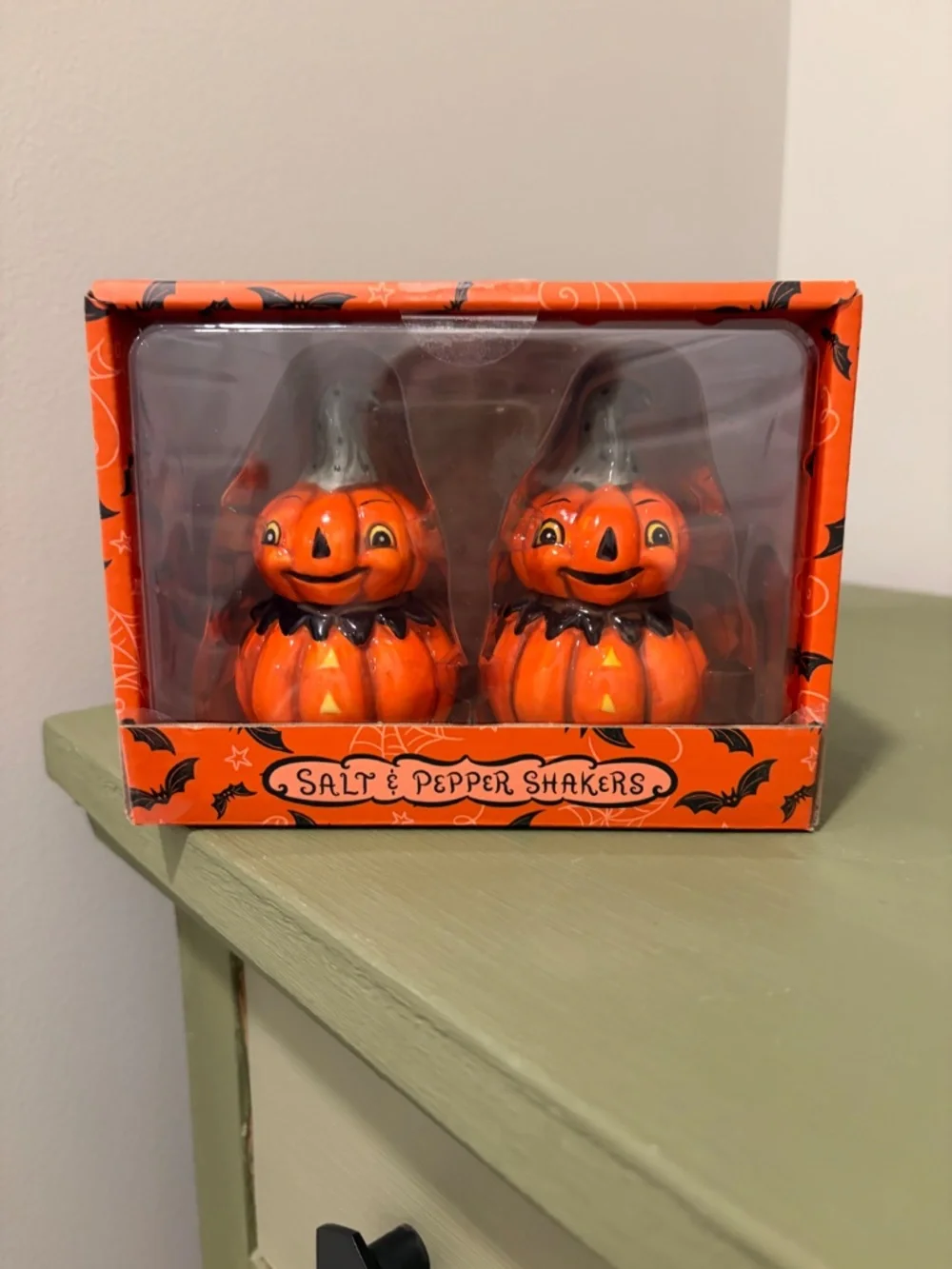 Johanna Parker Halloween Jack-O'-Lantern Pumpkin Salt & Pepper Shaker Set NIB